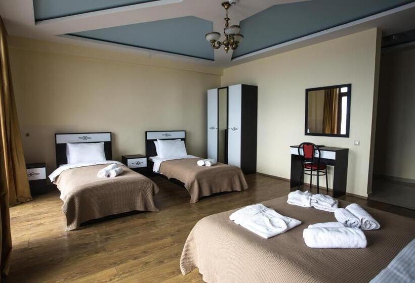 Quarto Familiar Vista Mar, Guria Palace