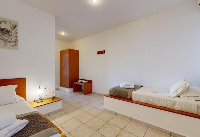 家庭间, Acrotel Elea Beach