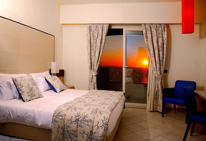 اتاق استاندارد سه نفره, Gh Avalon Sikani