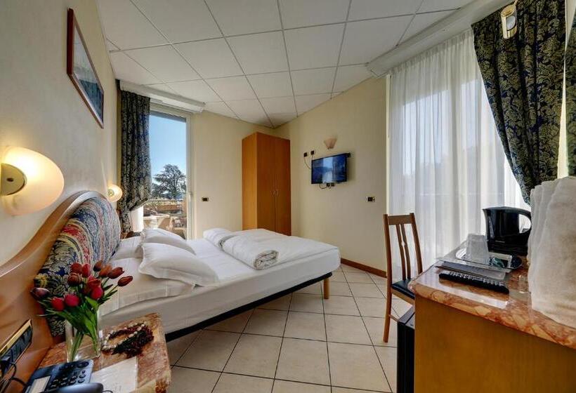 Четырехместный Номер Стандарт, Residence Zust