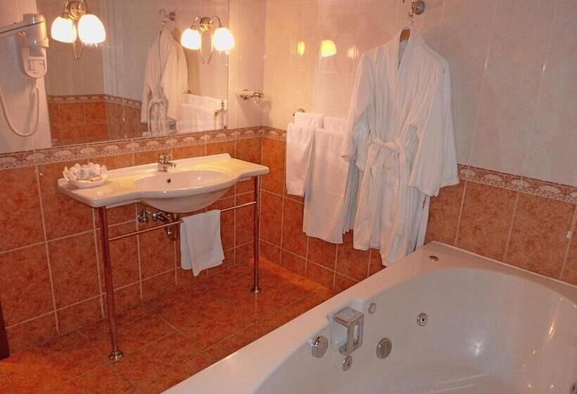 家庭间, Ambassador Hotel Thessaloniki