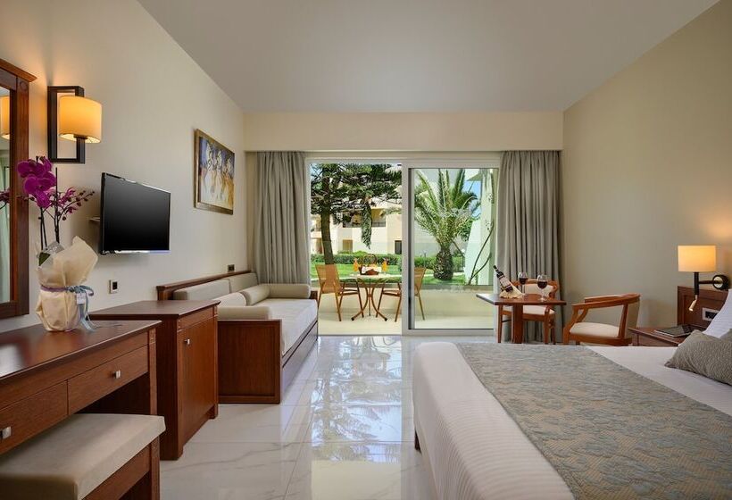 اتاق اساندارد با چشم‌انداز جانبی به دریا, Vantaris Palace
