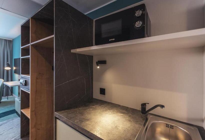 스탠다드 스튜디오, Holiday Inn   The Niu, Cure Erlangen, An Ihg