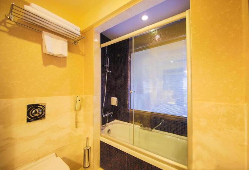 Quarto Triplo Estandar com Sacada, Horus Paradise Resort - All Inclusive