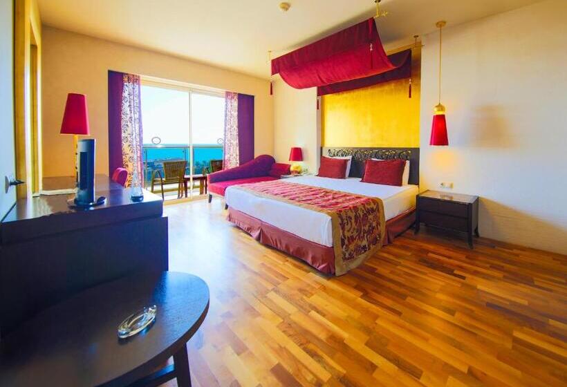 Quarto Triplo Estandar com Sacada, Horus Paradise Resort - All Inclusive