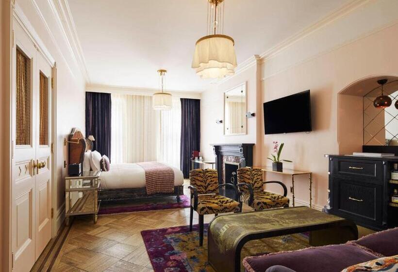 اتاق لوکس, The Hotel Chelsea