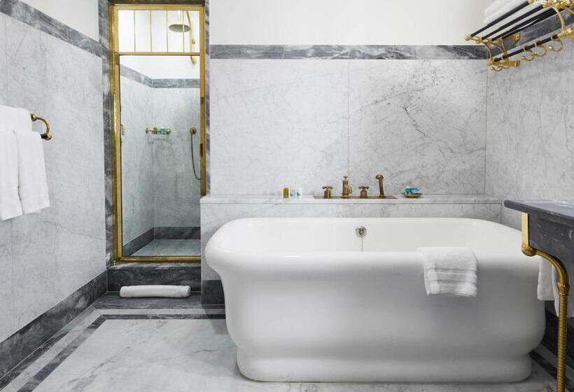 اتاق استاندارد, The Hotel Chelsea