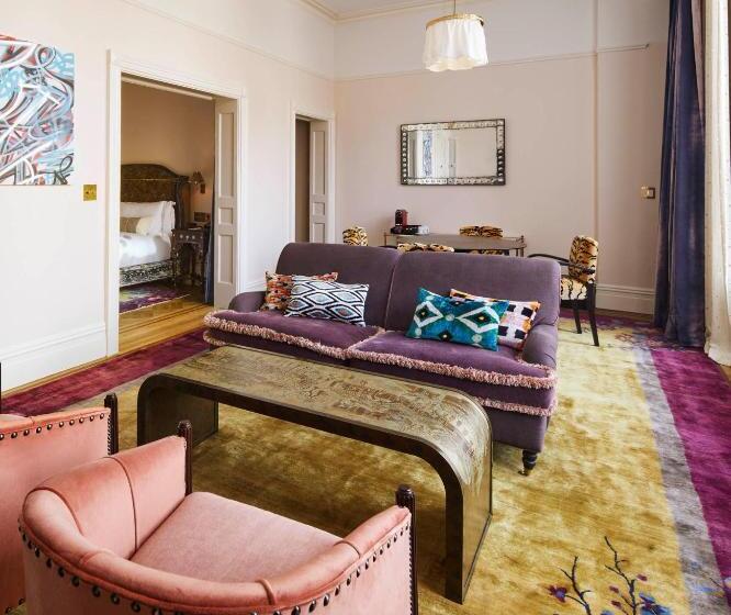 اتاق لوکس, The Hotel Chelsea