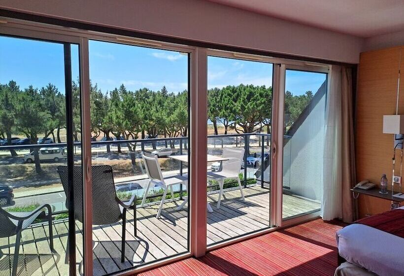 Номер Deluxe Вид на Море, Le Churchill Hôtel & Spa