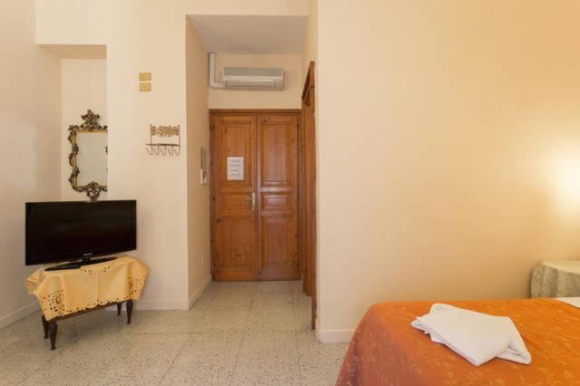 Номер Стандарт Трехместный, Marta Guest House