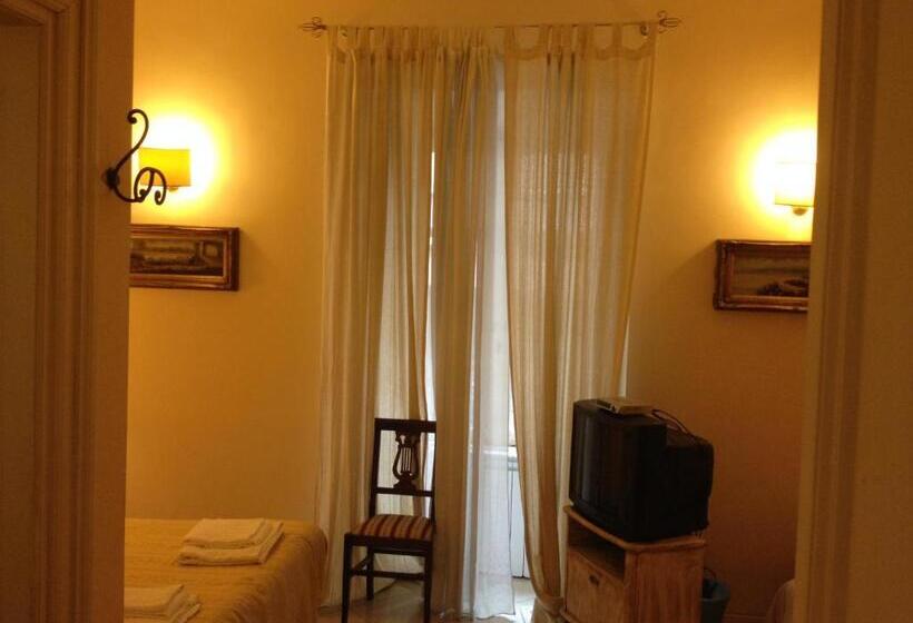 Номер Стандарт Трехместный, Marta Guest House