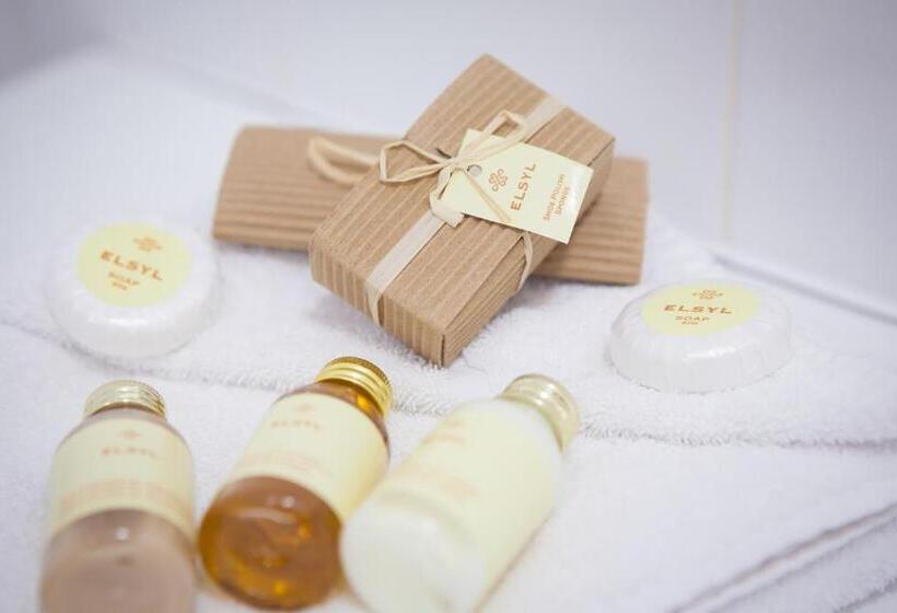 Номер Deluxe, De Rougemont Manor Hotel & Suites