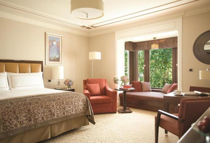 キングサイズベッドのスタンダードルーム, Four Seasons Hotel Istanbul At The Bosphorus