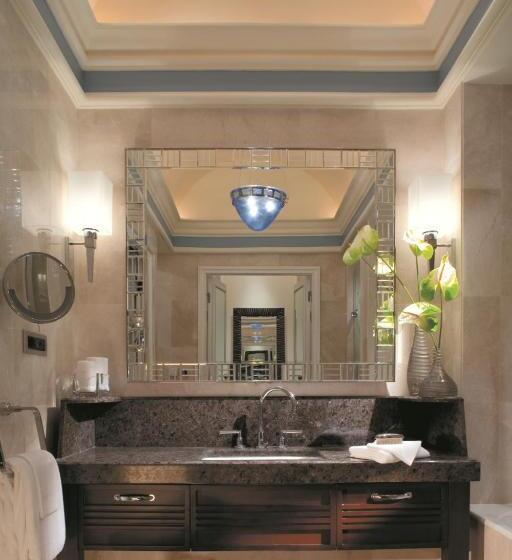 キングサイズベッドのデラックスルーム, Four Seasons Hotel Istanbul At The Bosphorus
