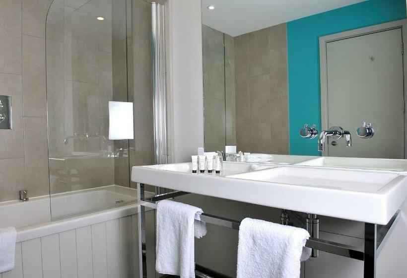 Номер Deluxe, The Cornwall Hotel Spa & Lodges