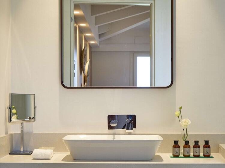 デラックスファミリールーム, Baia Di Chia Resort Sardinia, Curio Collection By Hilton