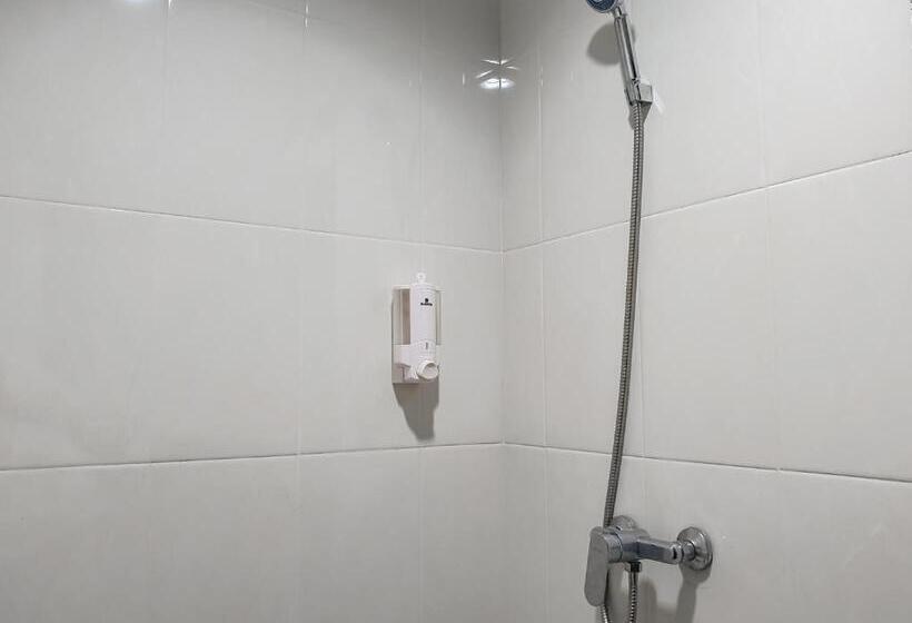 Номер Стандарт, Reddoorz Near Istana Plaza 3