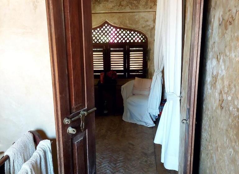 اتاق استاندارد, Samaki House