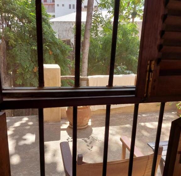 اتاق استاندارد, Samaki House