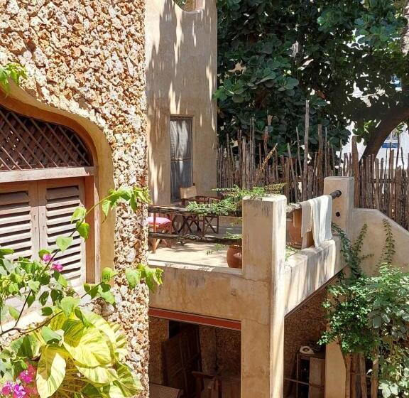 اتاق خانوادگی, Samaki House