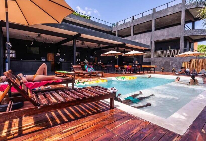 ルームシェアのワンベッド, Che Bacalar Hostel & Bar Adults Only