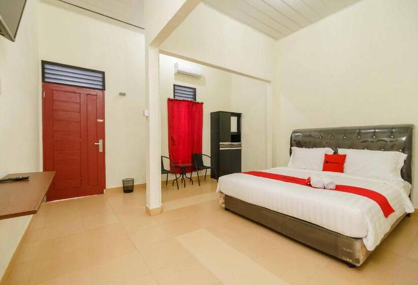 Номер Deluxe, Reddoorz Plus @ Setiabudi Medan 4