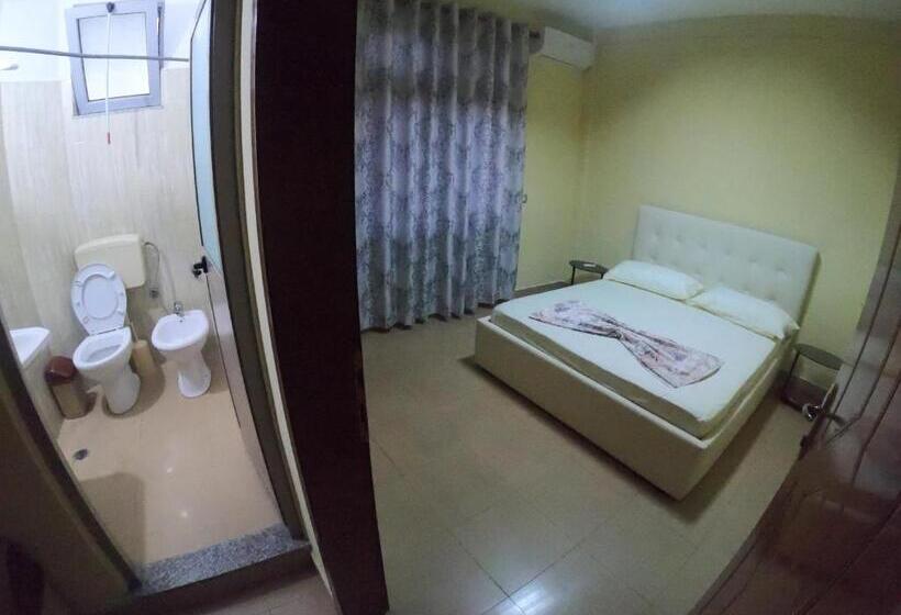 חדר סטנדרט עם מרפסת, Hostel Central Shkoder
