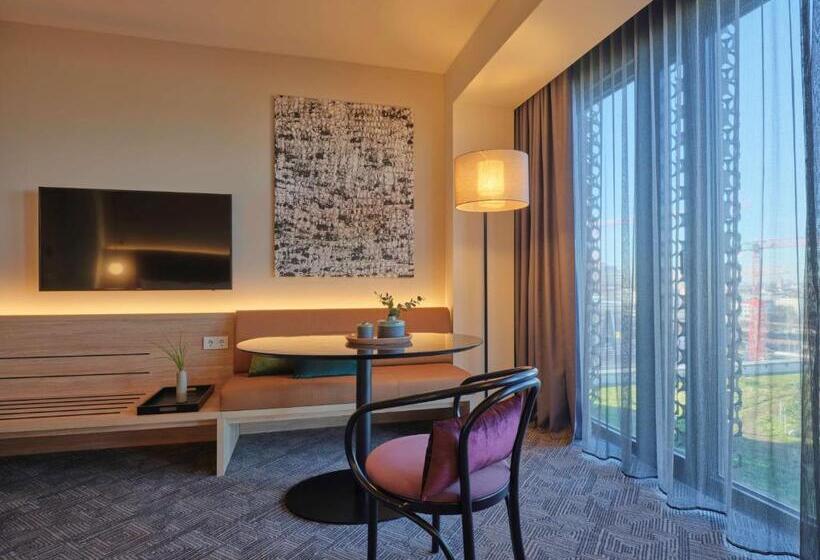 Студио Стандарт с Балконом, Adina Apartment Hotel Munich