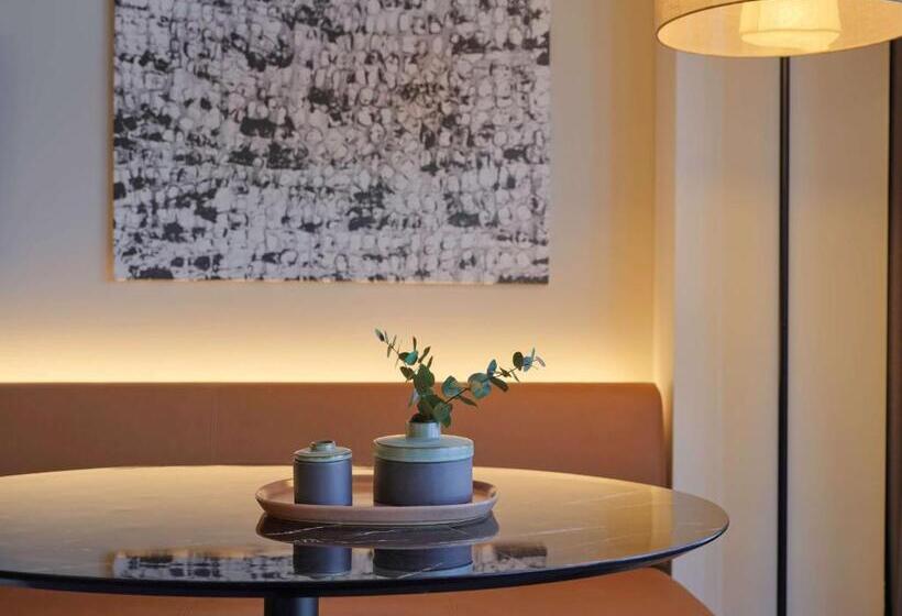 Студия Премиум, Adina Apartment Hotel Munich