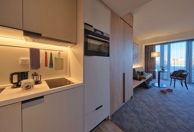 Студия Премиум, Adina Apartment Hotel Munich