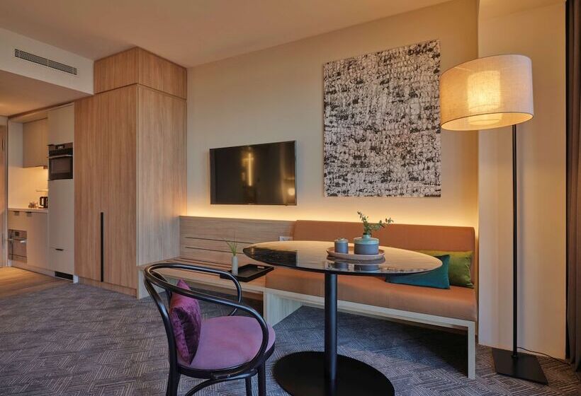 Студия Премиум, Adina Apartment Hotel Munich