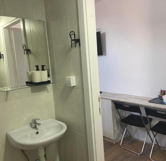 اتاق استاندارد, Omis Rooms