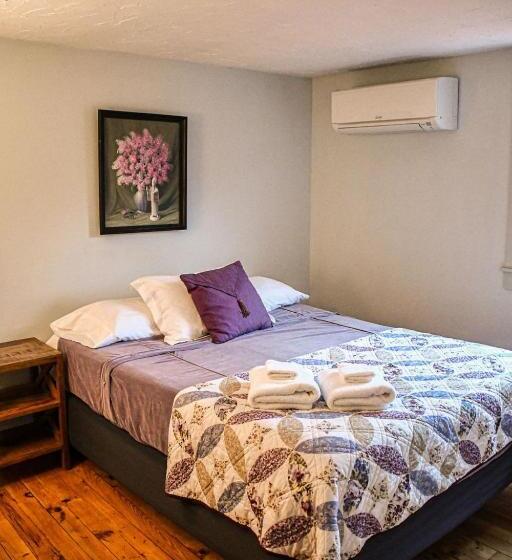 Номер Стандарт, Brook Road Inn