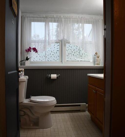 Номер Стандарт, Brook Road Inn