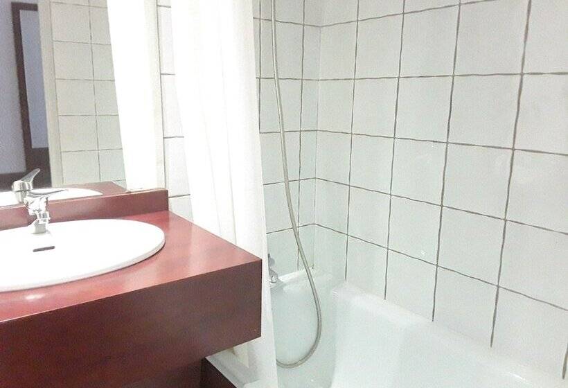 Семейный Номер, Abbatiale Hotel Grenoble Centre