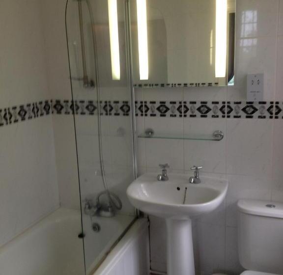 Quarto Estandar, Ty Newydd Country