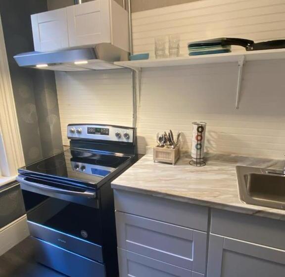استودیوی استاندارد, 5 33 Modern Private Studio Awaits You!