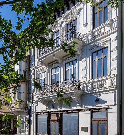 استودیوی استاندارد, Holt Old Town Suites