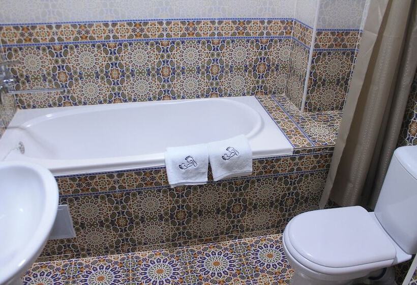 اتاق استاندارد سه نفره, Grand Ark Bukhara