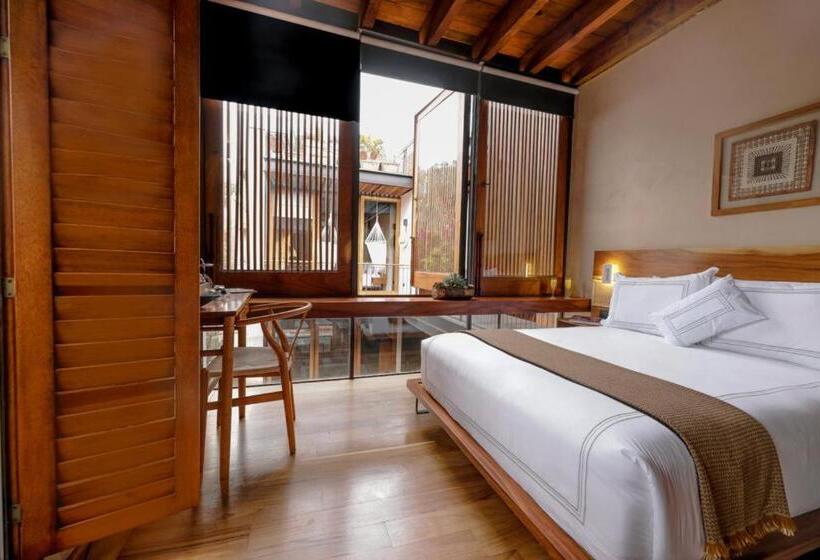 デラックスルーム, El Recinto Luxury
