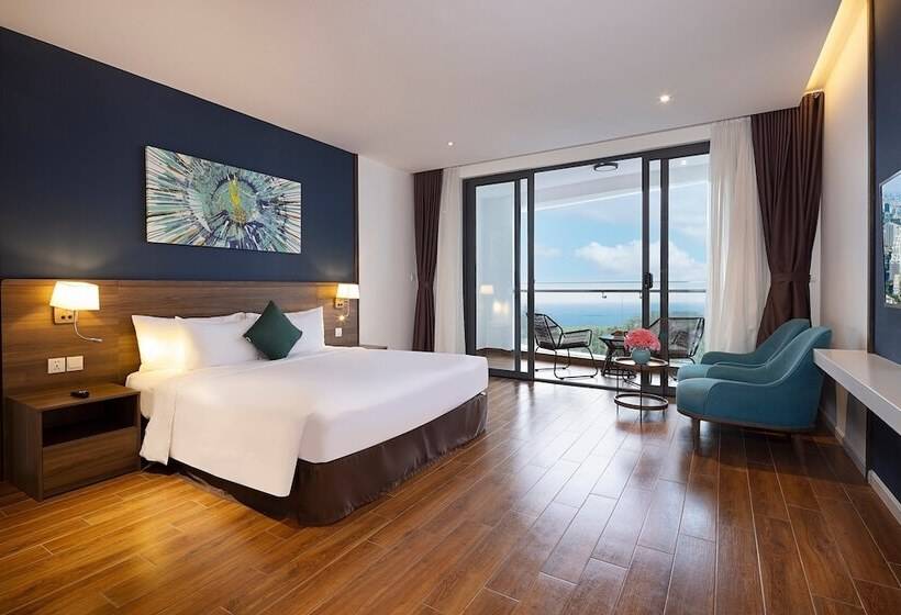 اتاق لوکس با چشم‌انداز دریا, Le Palmier Ho Tram Resort