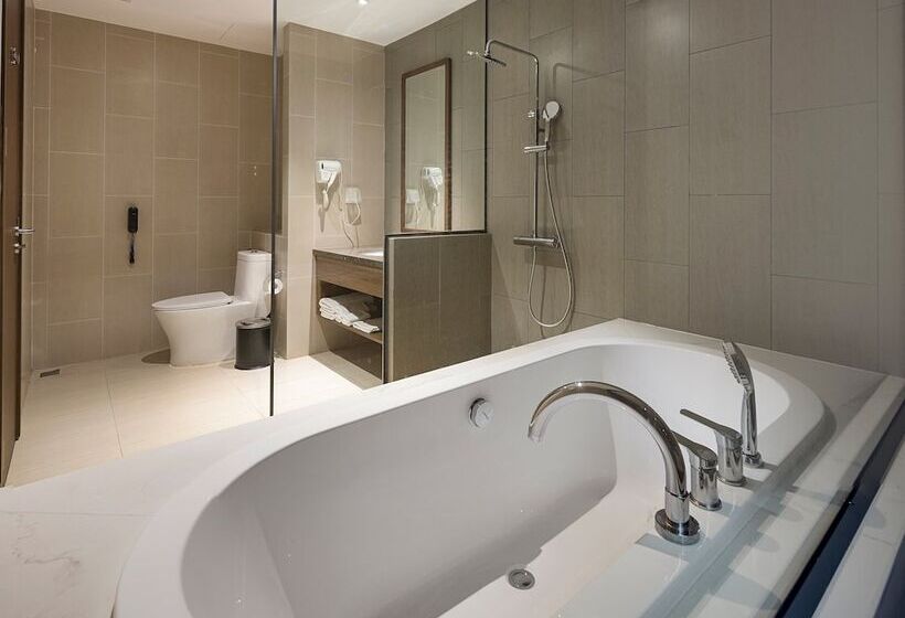 اتاق لوکس با چشم‌انداز دریا, Le Palmier Ho Tram Resort