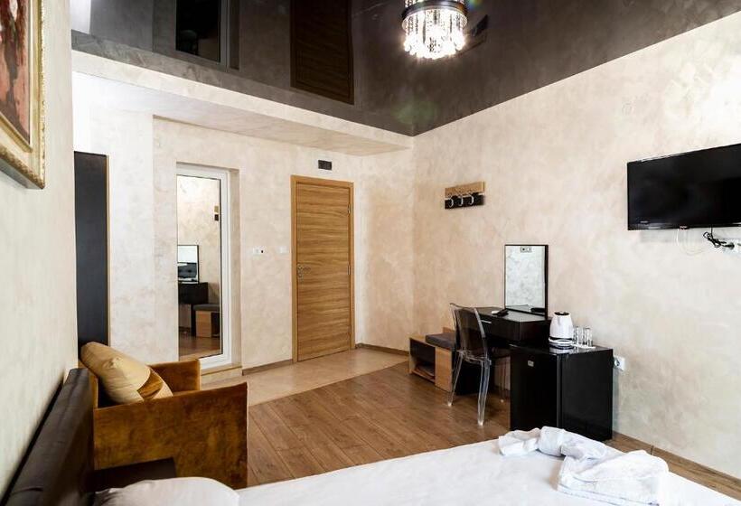 带阳台的豪华间, Family Hotel   City Hotel Yambol