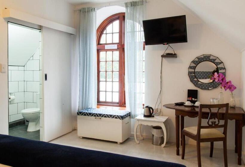 Номер Deluxe, The Manor House
