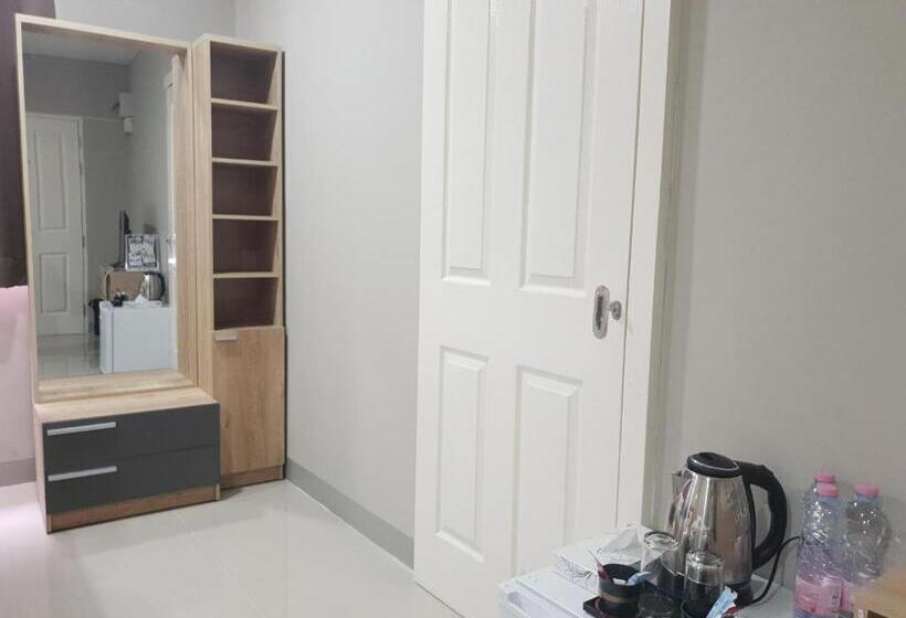 Стандартный внешний трехместный номер с ванной комнатой, Iresidence