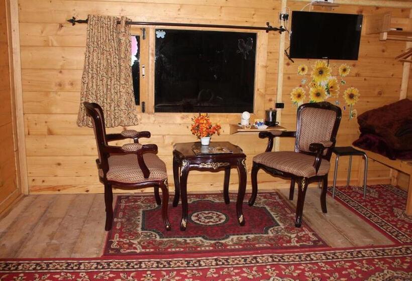 오두막, Snow King Retreat  Himalayan View , Revolving Restaurant , Pinewood Cottages , Huts , Villas , Rooms