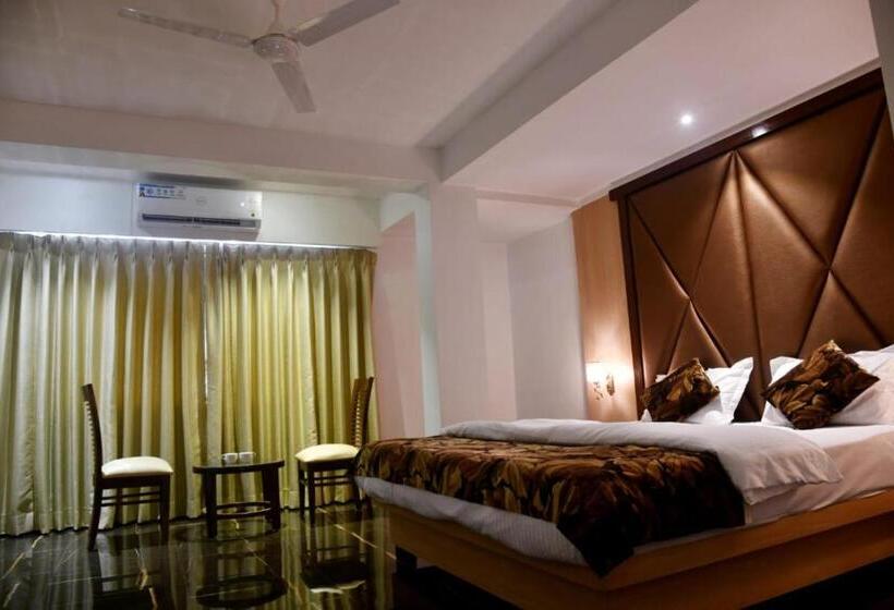 Люкс, Monarch Center Point Near Dahanu Beach, Bordi