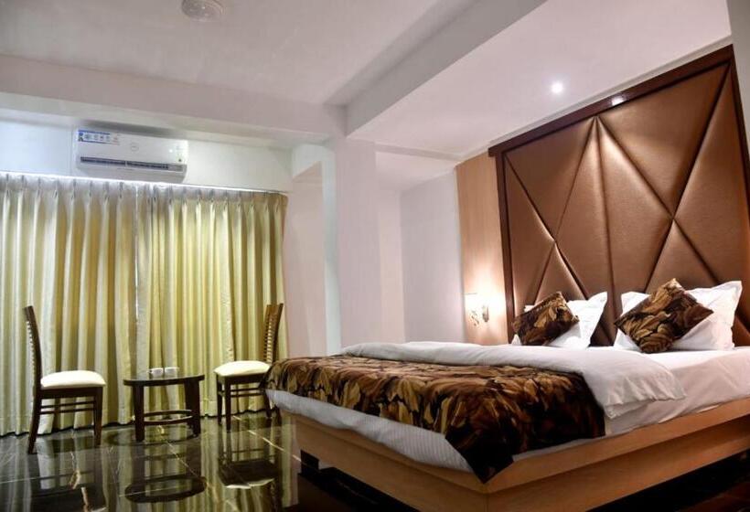 Люкс, Monarch Center Point Near Dahanu Beach, Bordi