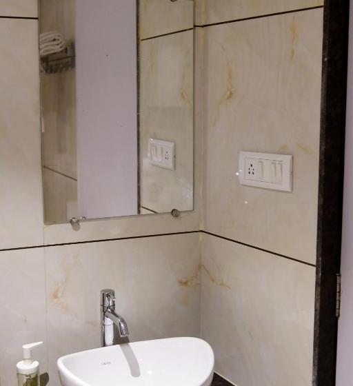 Номер Executive, Monarch Center Point Near Dahanu Beach, Bordi