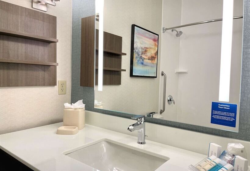 Полулюкс, Hilton Garden Inn Oconomowoc